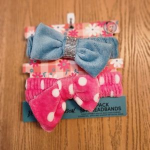 Betsey Johnson 2-pack spa headbands by Betsey Johnson 🩷 NEW